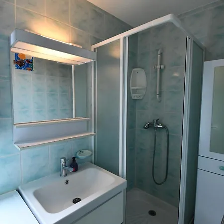 Maison 6 Personnes Climatisee Dans Avec Piscine A 900 M Des Plages 펜션 *