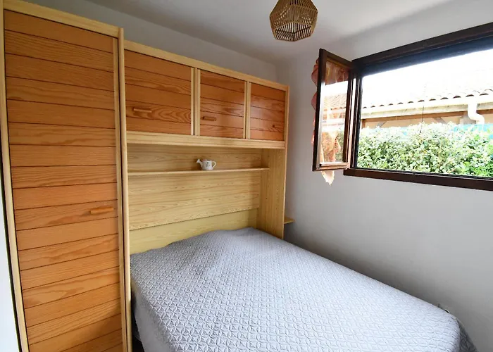 Maison 6 Personnes Climatisee Dans Avec Piscine A 900 M Des Plages Vendres